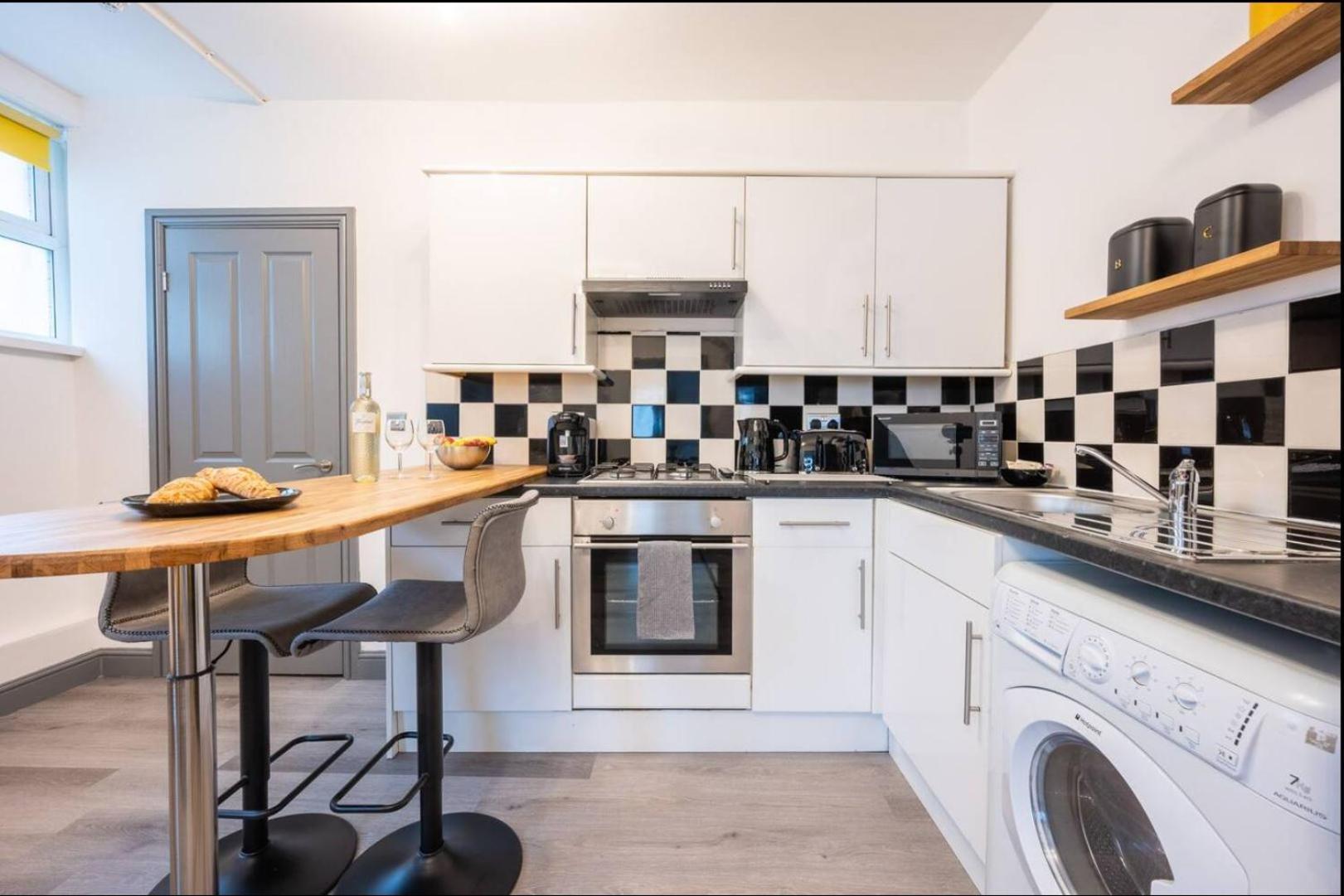 Stunning One Bedroom Apartments Near Shops & Central Cardiff Kültér fotó